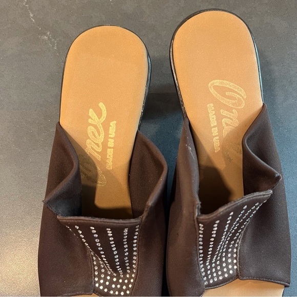 Onex sz 6 brown stretchy mules with crystal bling design - Picture 11 of 16